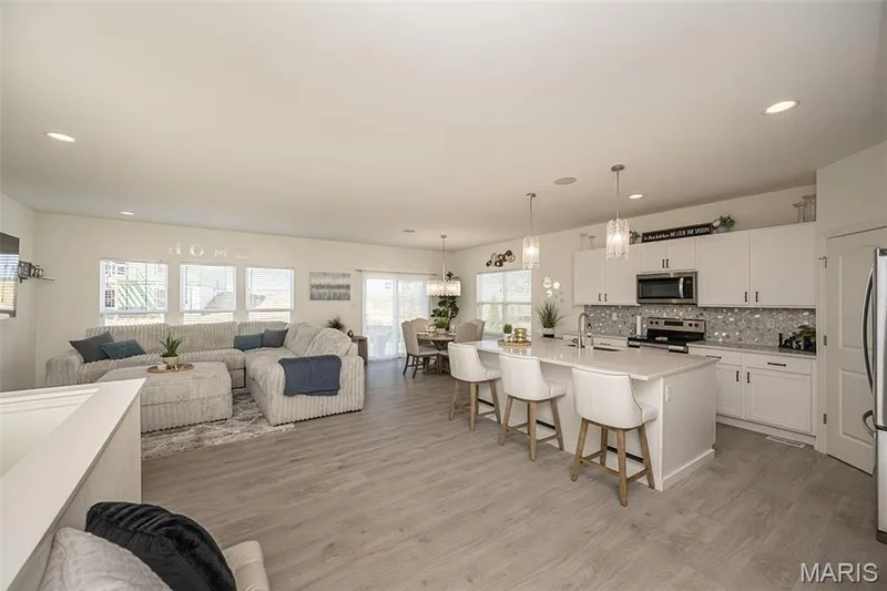 111 columbia meadows, O'Fallon, MO 63366 — listing photo 3 of 24