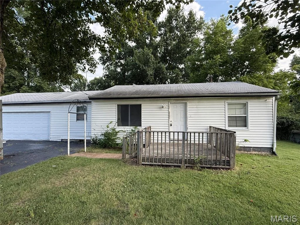 4105 Faredale Lane, St Charles, MO 63304 — listing photo 1 of 20