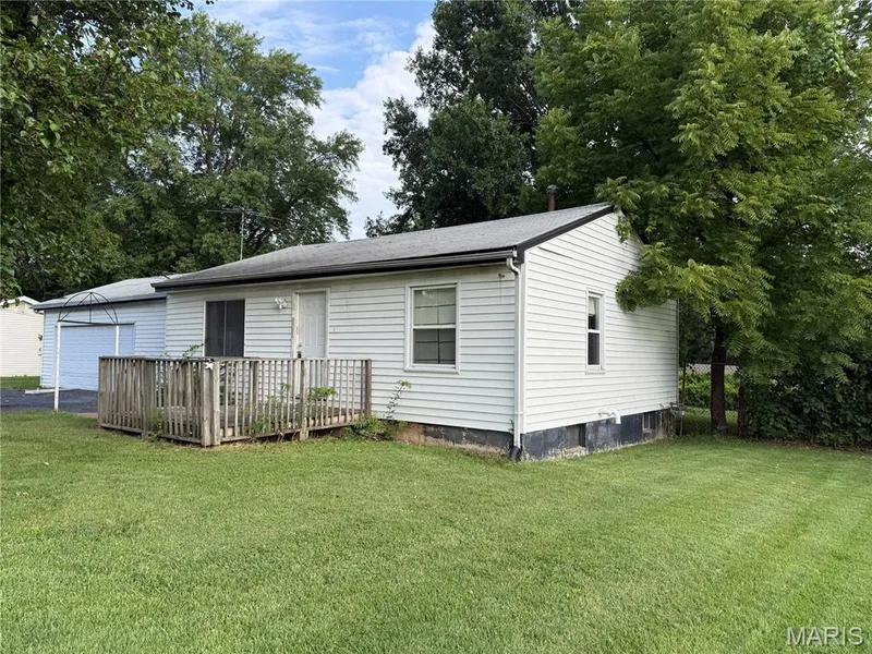 4105 Faredale Lane, St Charles, MO 63304 — listing photo 2 of 20