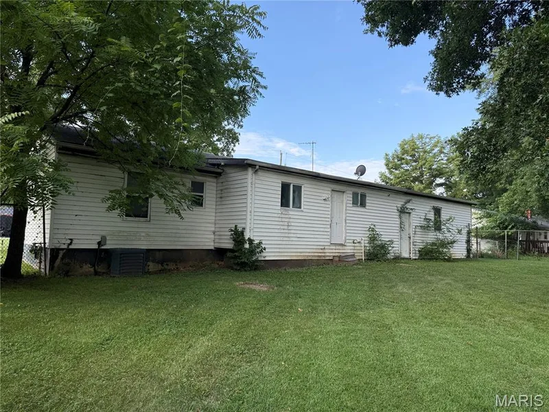 4105 Faredale Lane, St Charles, MO 63304 — listing photo 18 of 20