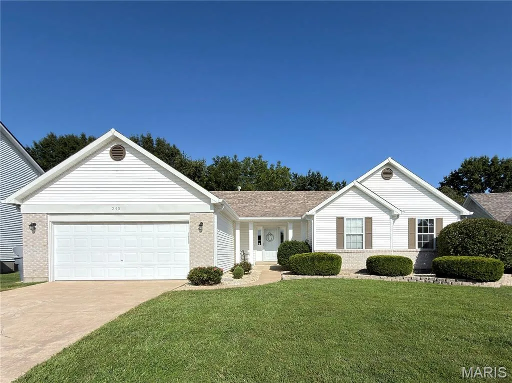 240 Cherrywood Parc Drive, O'Fallon, MO 63368 — listing photo 1 of 22