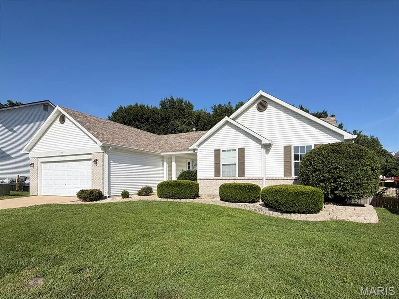 240 Cherrywood Parc Drive, O'Fallon, MO 63368 — listing photo 2 of 22