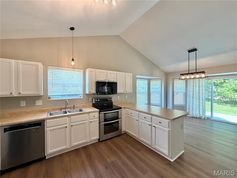 240 Cherrywood Parc Drive, O'Fallon, MO 63368 — listing photo 7 of 22