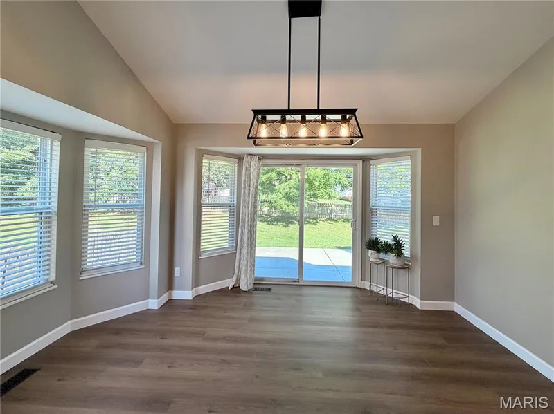 240 Cherrywood Parc Drive, O'Fallon, MO 63368 — listing photo 9 of 22