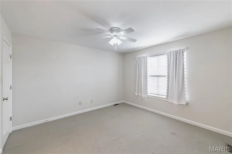 upper level bedroom #2 with walk in closet and ensuite bath — 11 Orchard Trace Lane, Wildwood, MO 63040
