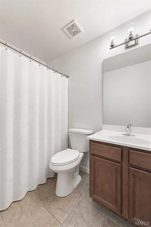 ensuite bath for bedroom #2 — 11 Orchard Trace Lane, Wildwood, MO 63040