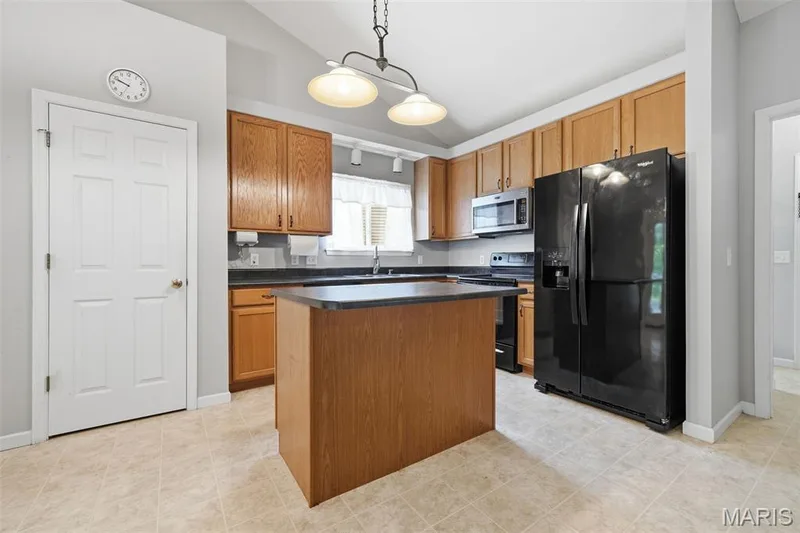 420 Bittersweet Drive, O'Fallon, MO 63366 — listing photo 11 of 25
