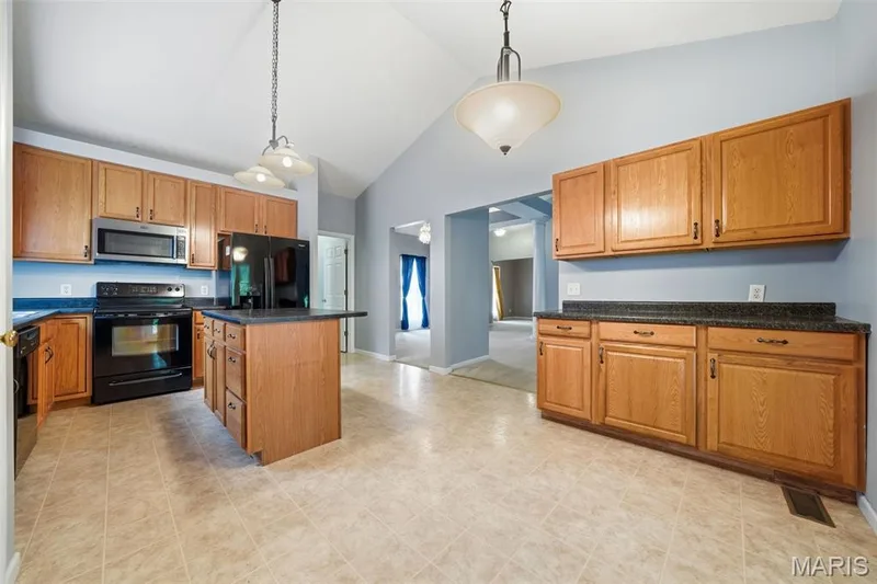 420 Bittersweet Drive, O'Fallon, MO 63366 — listing photo 12 of 25