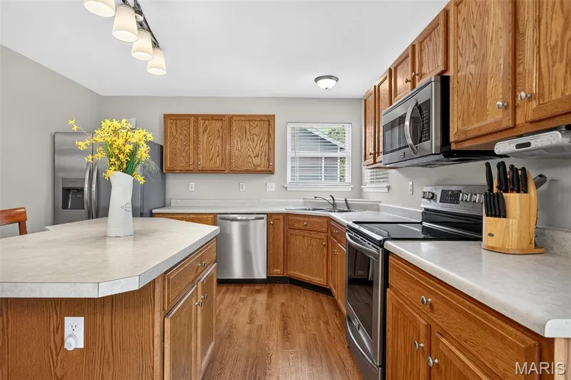 2052 Peine Forest Drive, Wentzville, MO 63385 — listing photo 9 of 29
