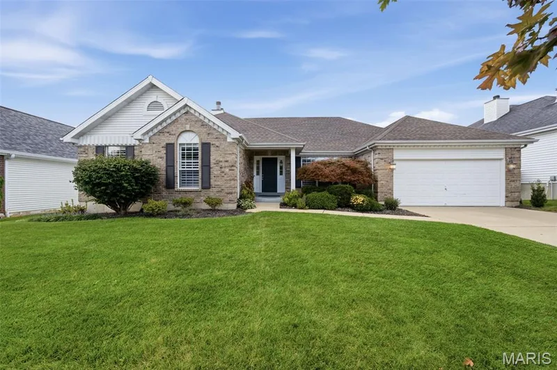 Front exterior — 752 Hawk Run Drive, O'Fallon, MO 63368