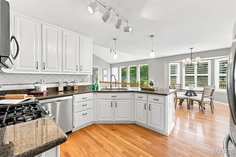 Kitchen — 752 Hawk Run Drive, O'Fallon, MO 63368