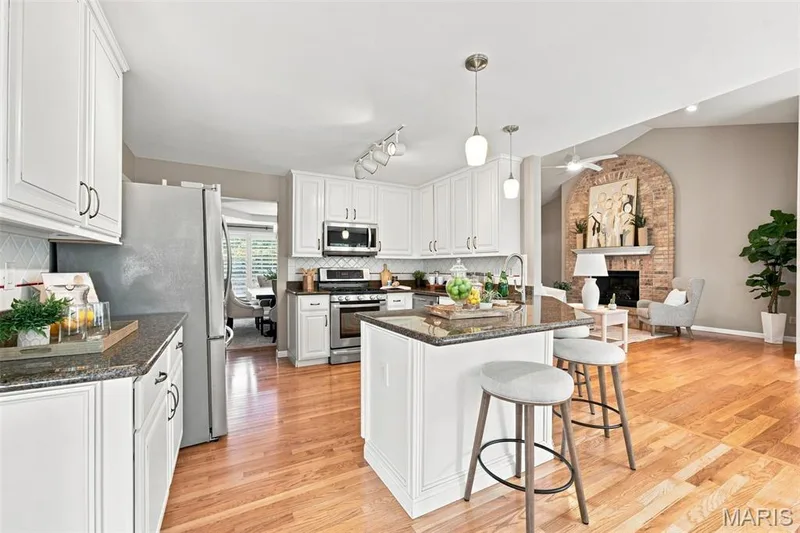 752 Hawk Run Drive, O'Fallon, MO 63368 — listing photo 7 of 36