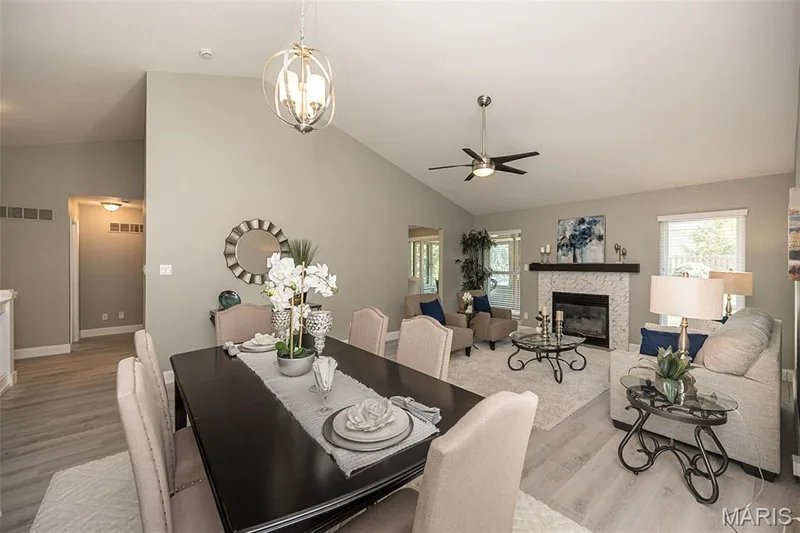 842 Braefield Court, Chesterfield, MO 63017 — listing photo 5 of 30