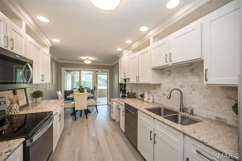 842 Braefield Court, Chesterfield, MO 63017 — listing photo 8 of 30
