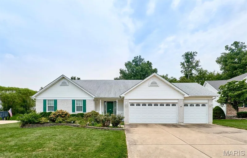 1516 Hibernation Hollow, Wentzville, MO — listing photo 1