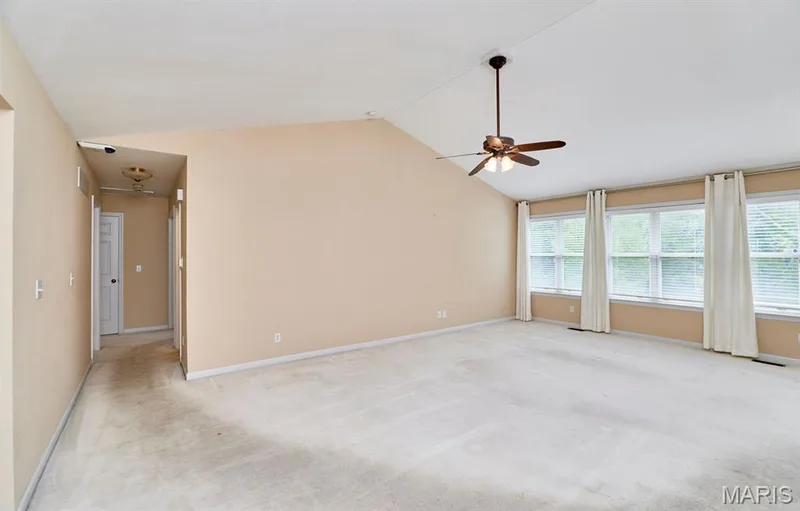 1516 Hibernation Hollow, Wentzville, MO 63385 — listing photo 4 of 40