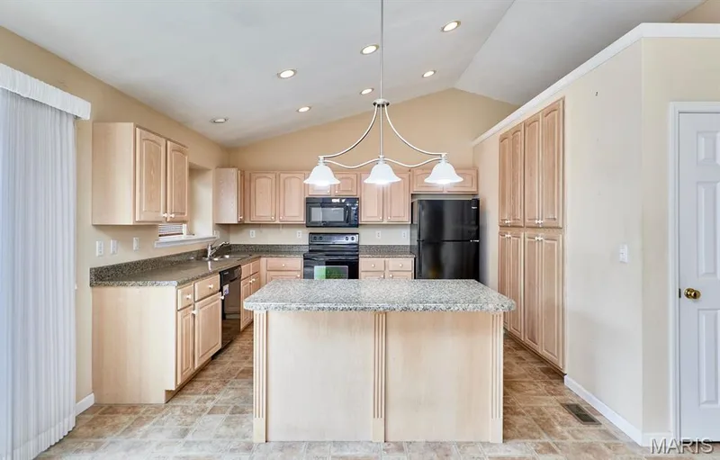 nice island — 1516 Hibernation Hollow, Wentzville, MO 63385