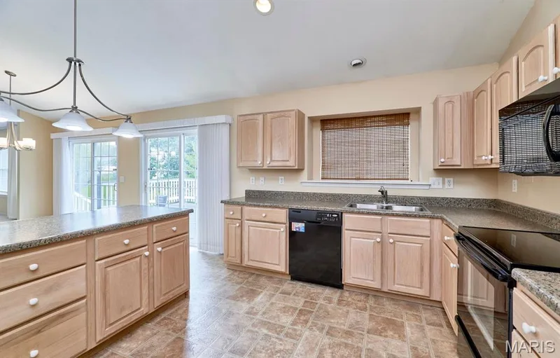 1516 Hibernation Hollow, Wentzville, MO 63385 — listing photo 11 of 40