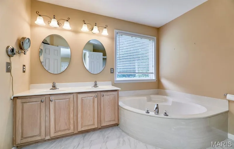 1516 Hibernation Hollow, Wentzville, MO 63385 — listing photo 15 of 40