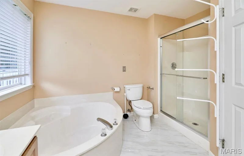 1516 Hibernation Hollow, Wentzville, MO 63385 — listing photo 16 of 40
