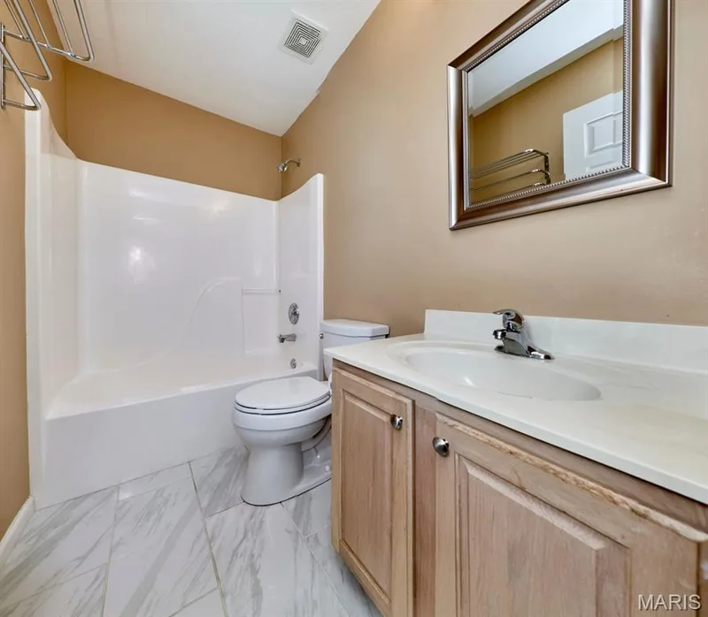 hall bathroom on the main level — 1516 Hibernation Hollow, Wentzville, MO 63385
