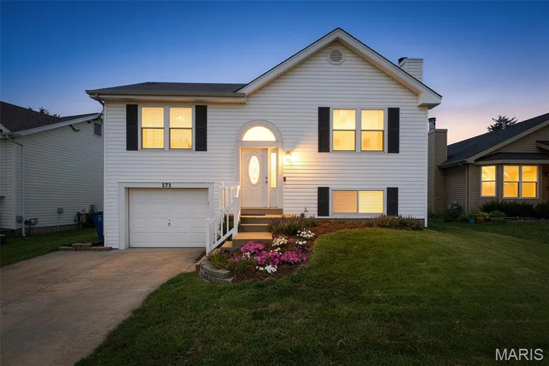 171 Kunze Drive, St Charles, MO 63303 — listing photo 1 of 37