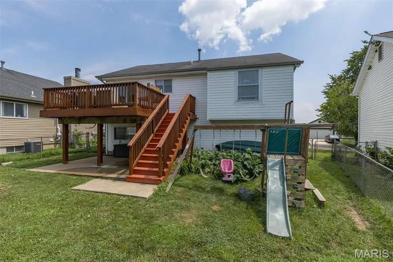 171 Kunze Drive, St Charles, MO 63303 — listing photo 5 of 37