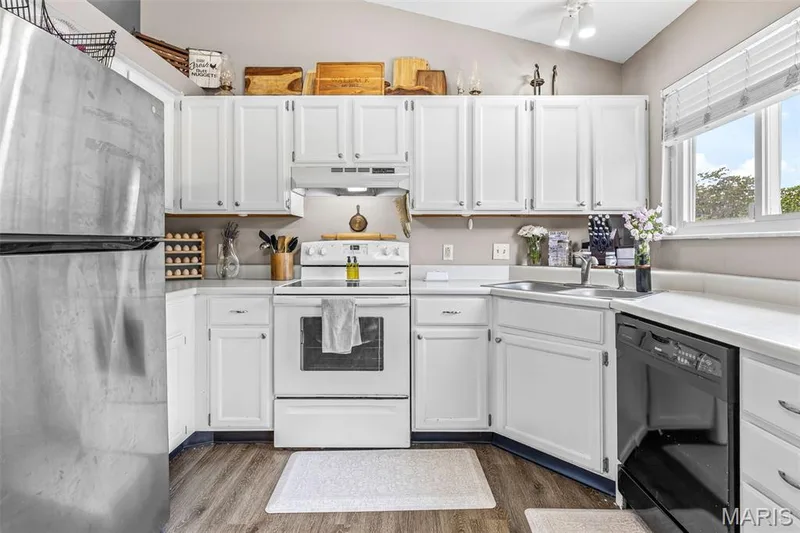 171 Kunze Drive, St Charles, MO 63303 — listing photo 16 of 37