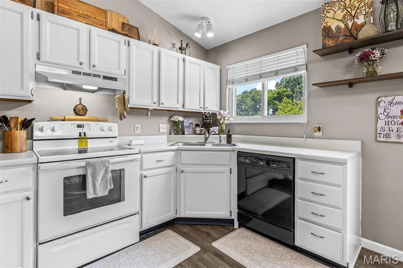 171 Kunze Drive, St Charles, MO 63303 — listing photo 17 of 37