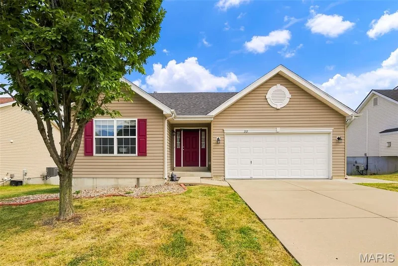 212 Limerick Avenue, Wentzville, MO 63385 — listing photo 2 of 41