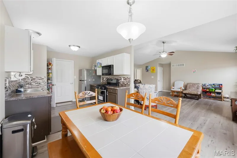212 Limerick Avenue, Wentzville, MO 63385 — listing photo 12 of 41