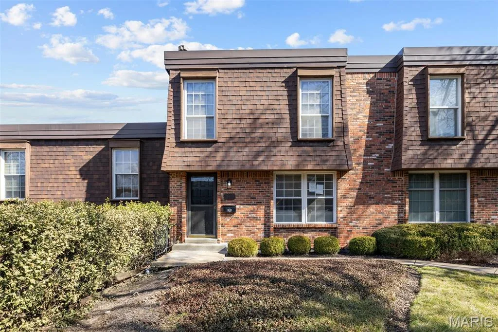 13479 Coliseum Drive, Chesterfield, MO 63017 — listing photo 1 of 27