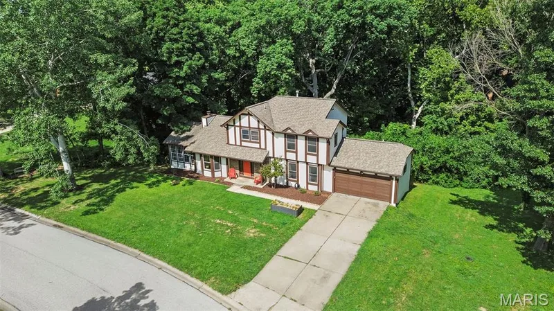 2 Pear Tree Court, St Peters, MO 63376 — listing photo 2 of 37