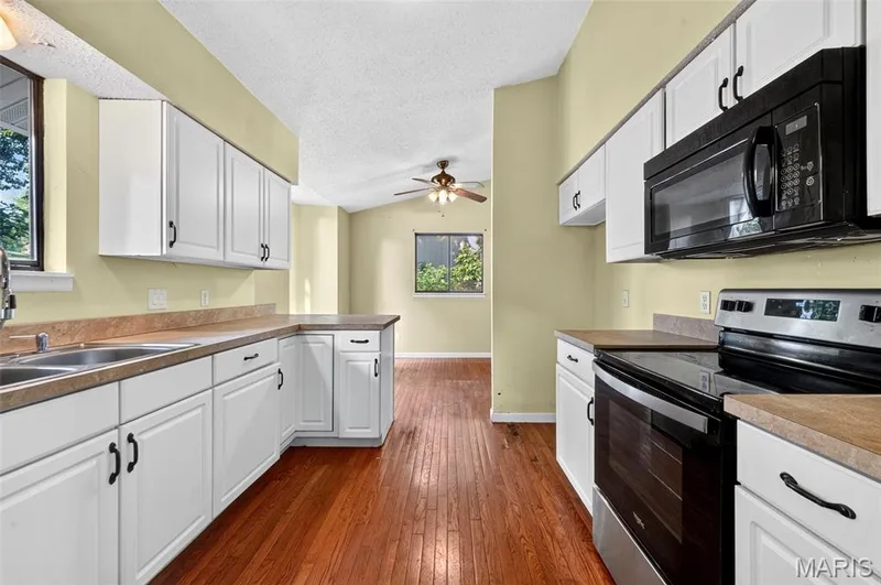 11 Cadillac Court, Lake St. Louis, MO 63367 — listing photo 10 of 28