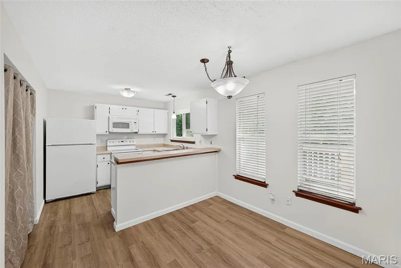 Breakfast Room and Kitchen — 1044 Sugar Creek Court #5, St Peters, MO 63376