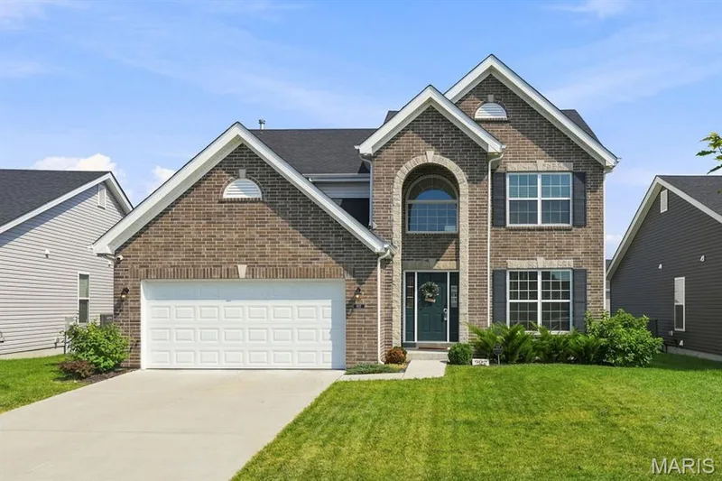 902 Palisades Circle, St Charles, MO 63301 — listing photo 1 of 28