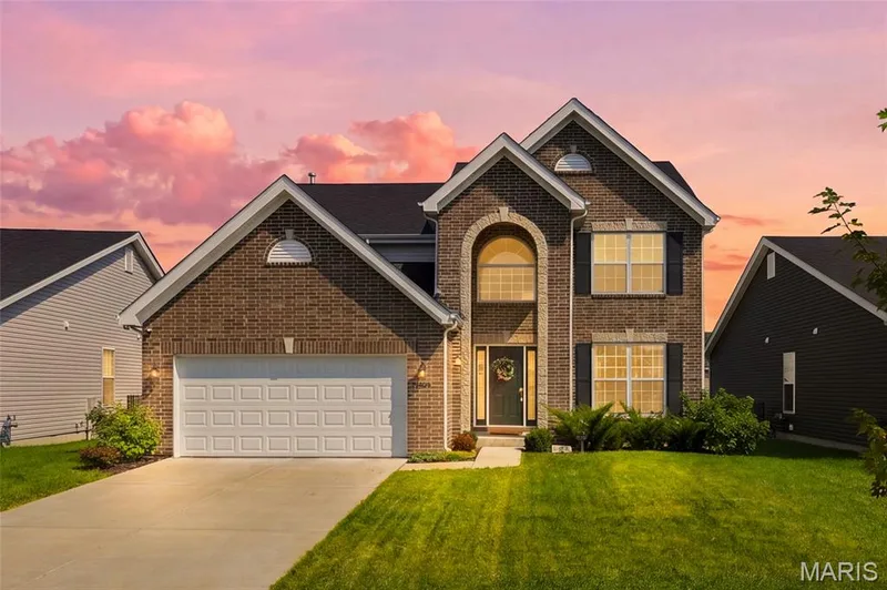 902 Palisades Circle, St Charles, MO 63301 — listing photo 2 of 28