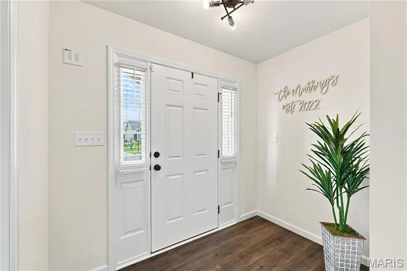 902 Palisades Circle, St Charles, MO 63301 — listing photo 4 of 28