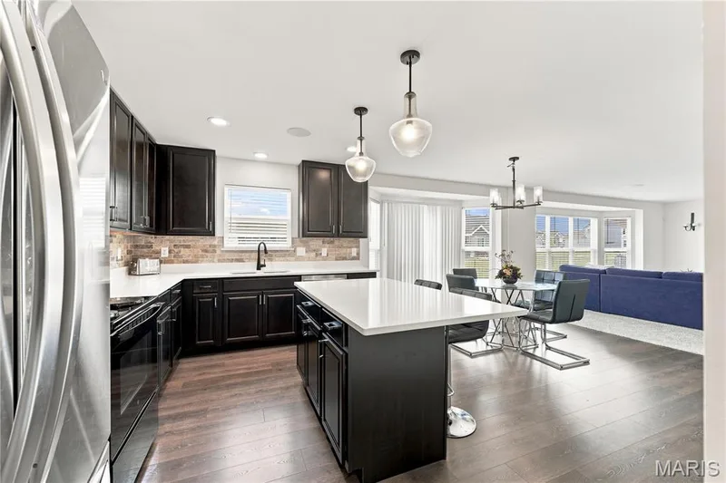 902 Palisades Circle, St Charles, MO 63301 — listing photo 9 of 28