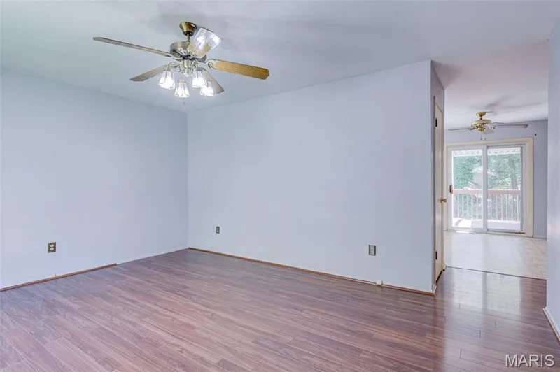 The living room looking in the hallway and dining area. — 3357 Glendale Avenue, St Charles, MO 63301