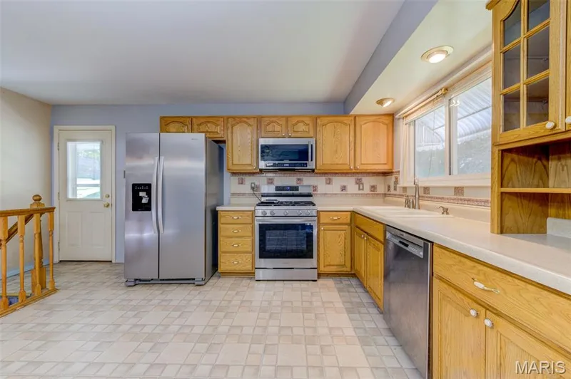 Stainless steel appliances and the refrigerator can stay with the home. — 3357 Glendale Avenue, St Charles, MO 63301