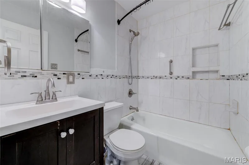 Updated hall bathroom. — 3357 Glendale Avenue, St Charles, MO 63301
