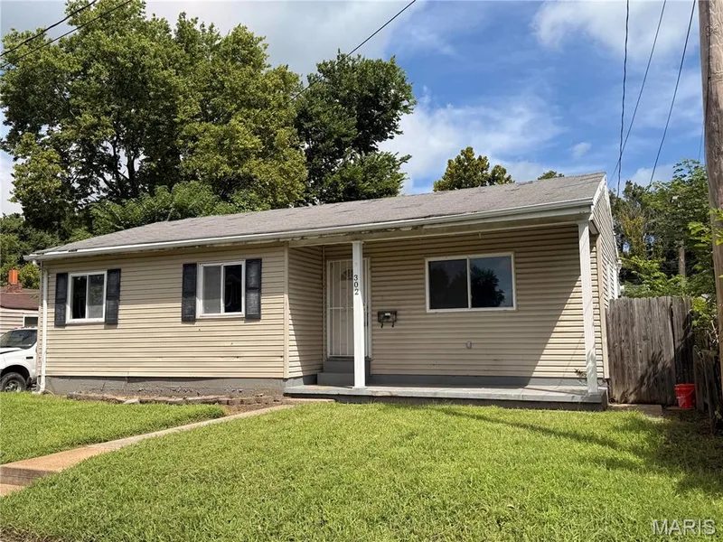 302 Barthel Avenue, St Charles, MO 63301 — listing photo 2 of 14