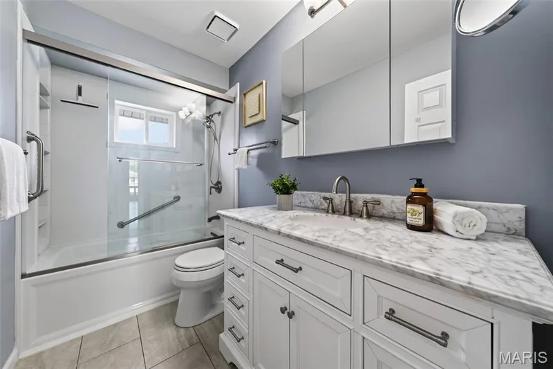 Upstairs full bathroom with new Kohler seamless tub/shower and adult-height vanity with granite countertop. — 1016 Lafayette Place, Lake St. Louis, MO 63367