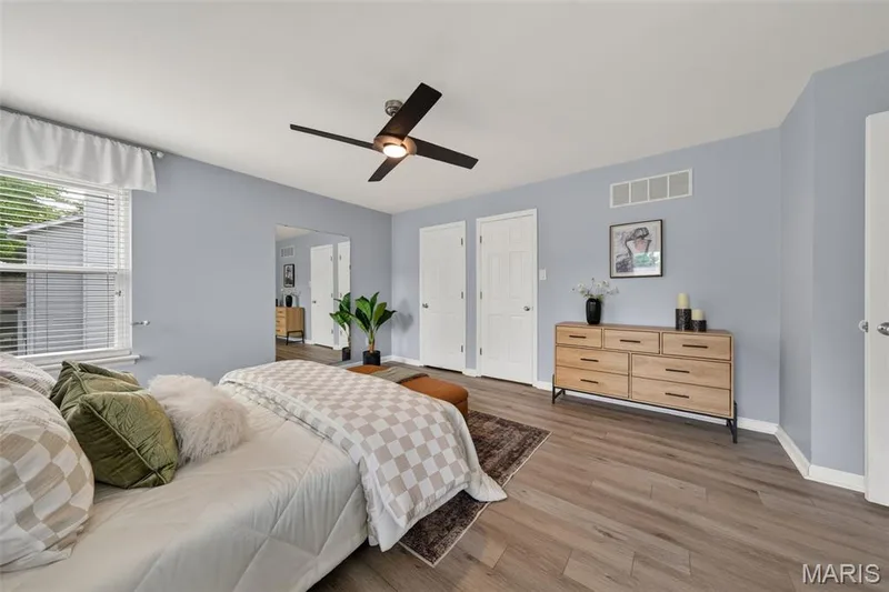 Bright and spacious primary suite featuring double closets. — 1016 Lafayette Place, Lake St. Louis, MO 63367