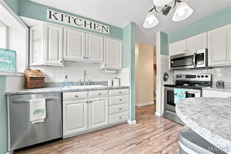 13536 Coliseum Drive, Chesterfield, MO 63017 — listing photo 9 of 25
