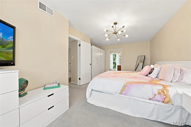 13536 Coliseum Drive, Chesterfield, MO 63017 — listing photo 12 of 25