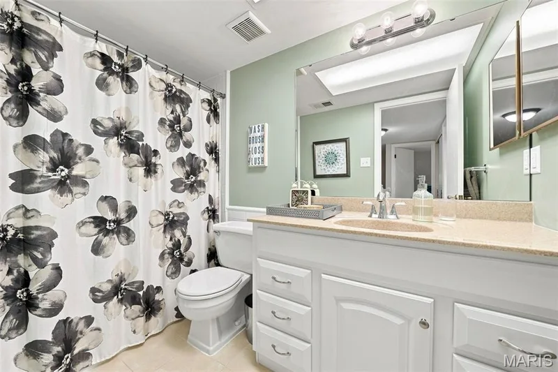 13536 Coliseum Drive, Chesterfield, MO 63017 — listing photo 16 of 25