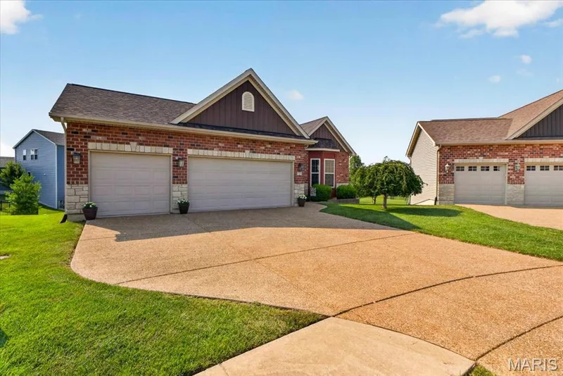 Aggregate driveway - 3 Car garage — 713 Bellingrath Gardens Court, Wentzville, MO 63385