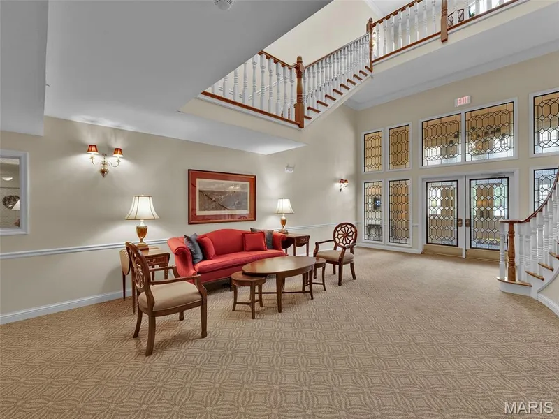 A lovely lobby to greet your friends and family! — 208 Ambridge Court #206, Chesterfield, MO 63017